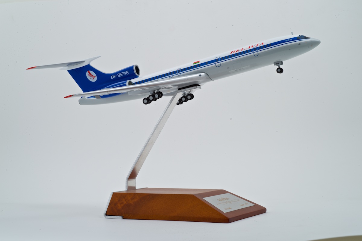 Модель самолета Ту-154М из металла, AviaBoss A2022.